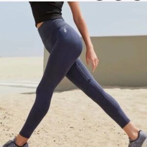 High-Rise 7/8 Length Good Karma Leggings Sz M/L Navy Mineral Washed Free People